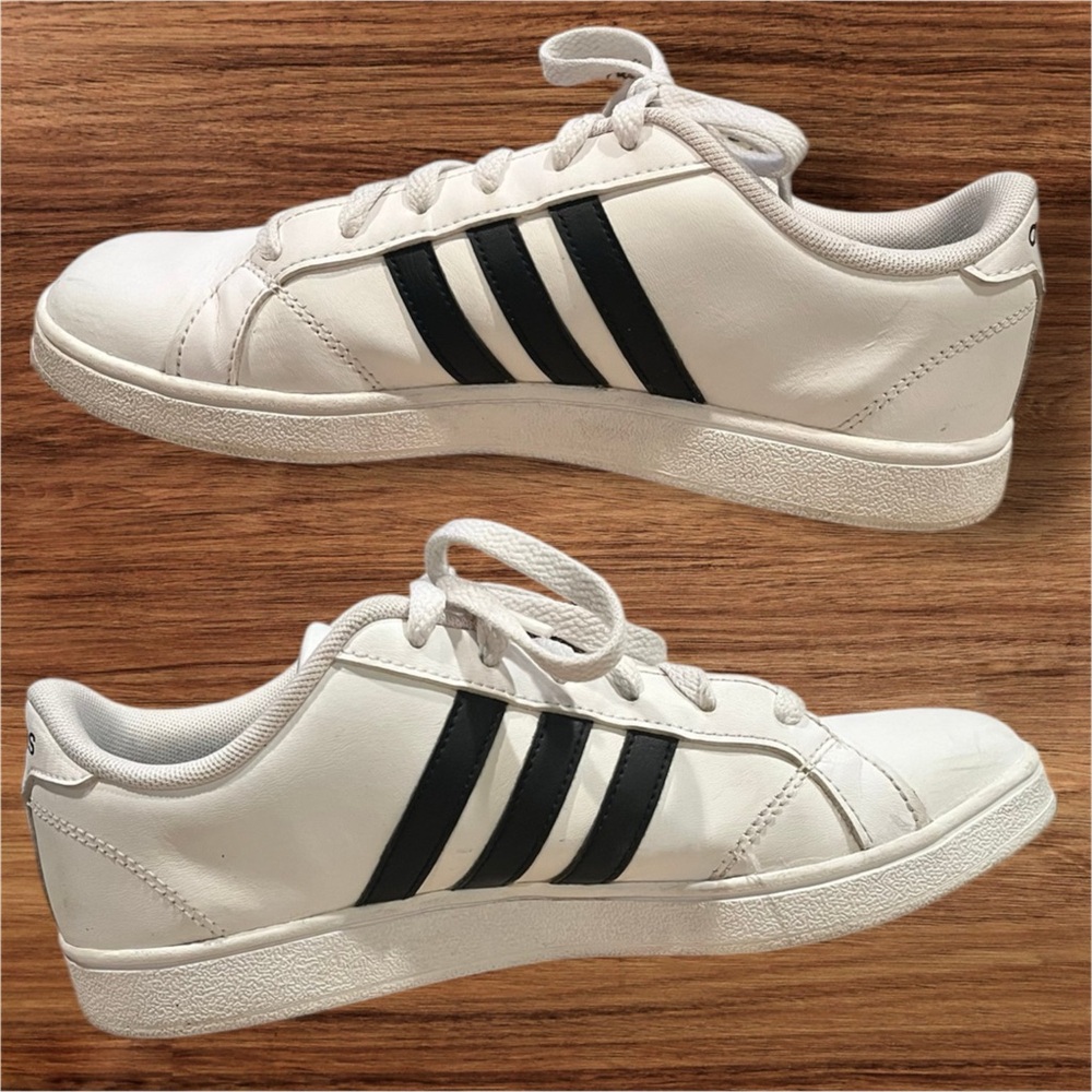 Adidas Women’s Grand Court 2.0 Shoes Size 5.5